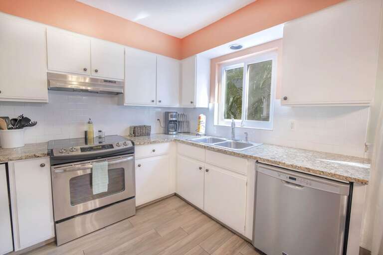 Full kitchen, Siesta Key Village 3BR