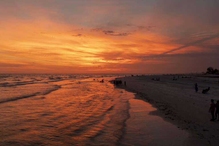 Siesta Key Sunsets 2-min walk, Siesta Key Village 3BR