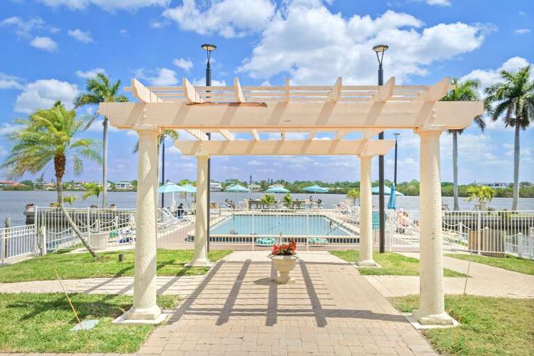 Bayfront pool, jacuzzi, alfresco dining 100-steps, Siesta Key 3BR Bayfront pool, jacuzzi, alfresco dining 100-steps, Siesta Key 3BR