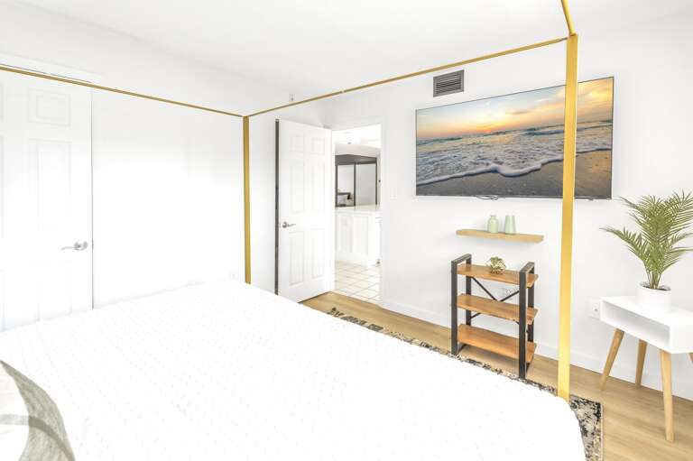 King bedroom with en-suite bath, Siesta Key 3BR King bedroom with en-suite bath, Siesta Key 3BR