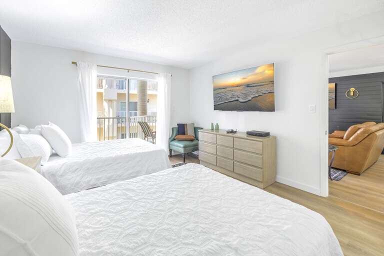 Queen bedroom with bath en suite opens to balcony with bay-views, Siesta Key 3BR Queen bedroom with bath en suite opens to balcony with bay-views, Siesta Key 3BR