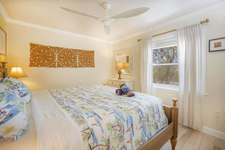 Queen bedroom, Siesta Key Village 6BR