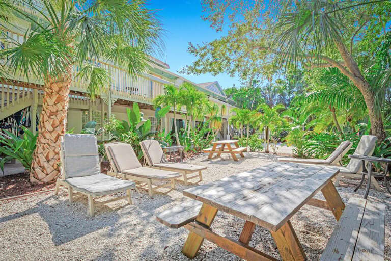 Alfresco lounging and dining | Siesta Key 1BR