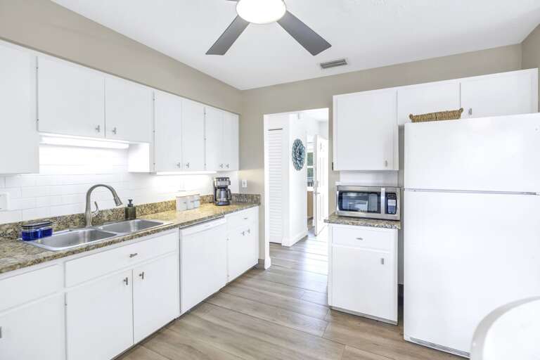 Large Full Kitchen, Siesta Key 2BR Large Full Kitchen, Siesta Key 2BR