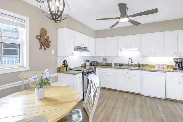 Large Full Kitchen, Siesta Key 2BR Large Full Kitchen, Siesta Key 2BR