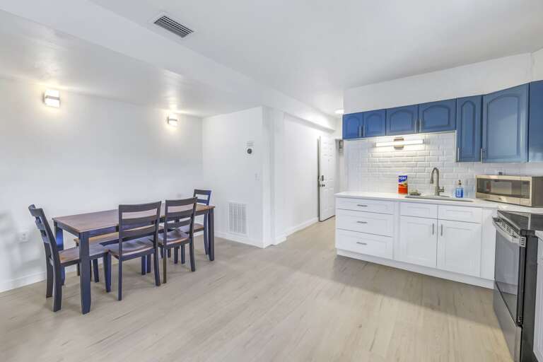 Cozy living area with kitchen, Siesta Key 2BR