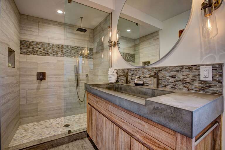 Upper level master bathroom with walk in shower Upper level master bathroom with walk in shower