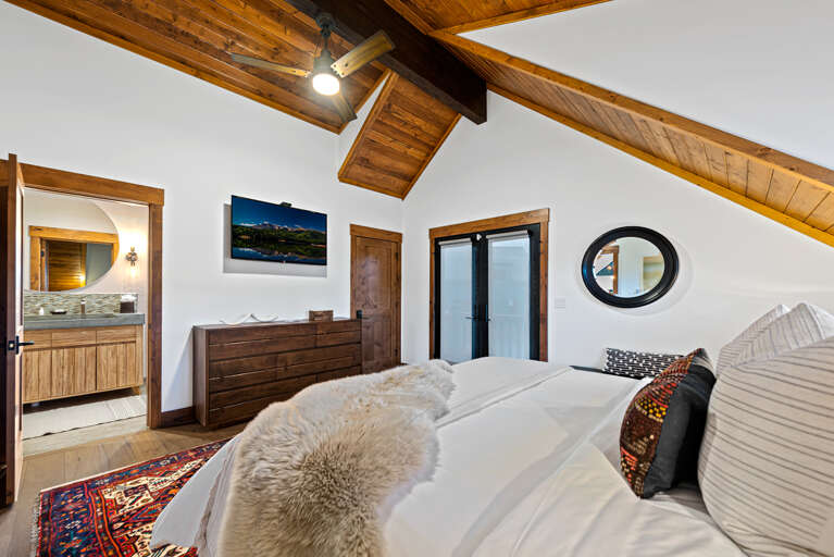 Upper level master bedroom with attached private bathroom Upper level master bedroom with attached private bathroom