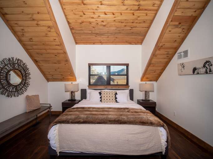 Second Floor Master Bedroom with en-suite Bathroom