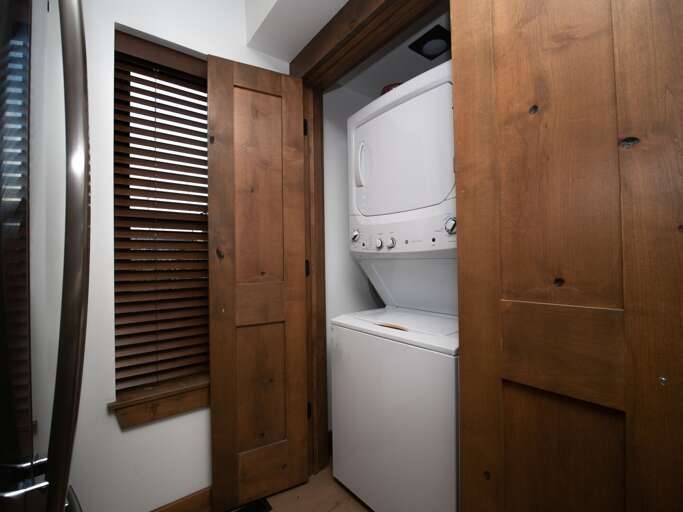 Full washer and dryer Full washer and dryer