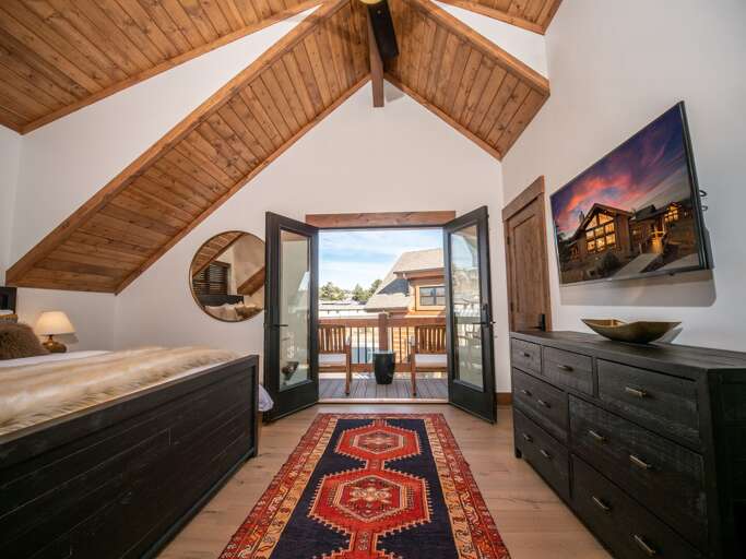 Upper level master bedroom with attached private bathroom Upper level master bedroom with attached private bathroom