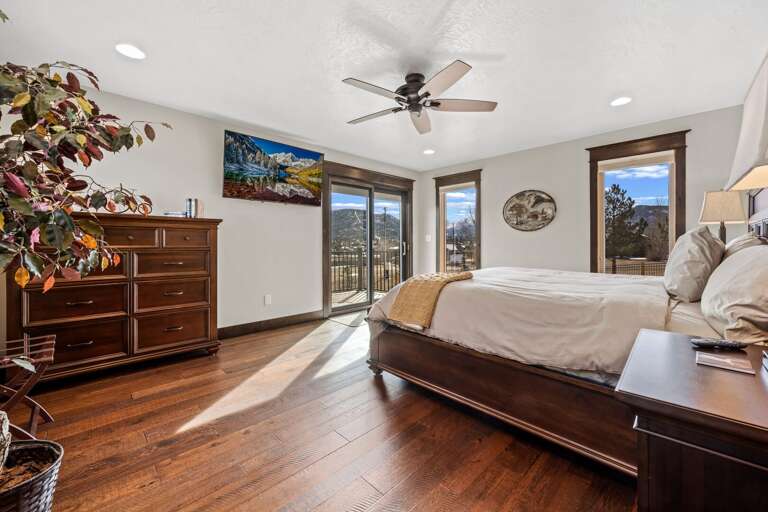 Master bedroom Master bedroom