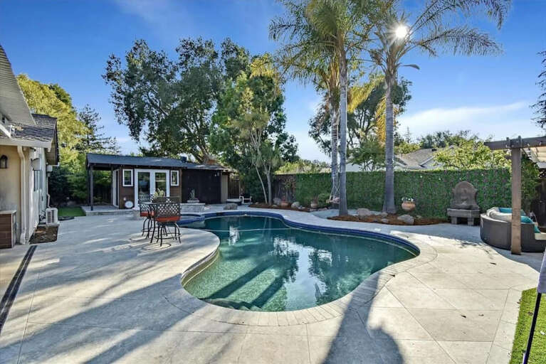 909Golden · *NEW* Stunning Home with Gym, Pool, and Offices!
