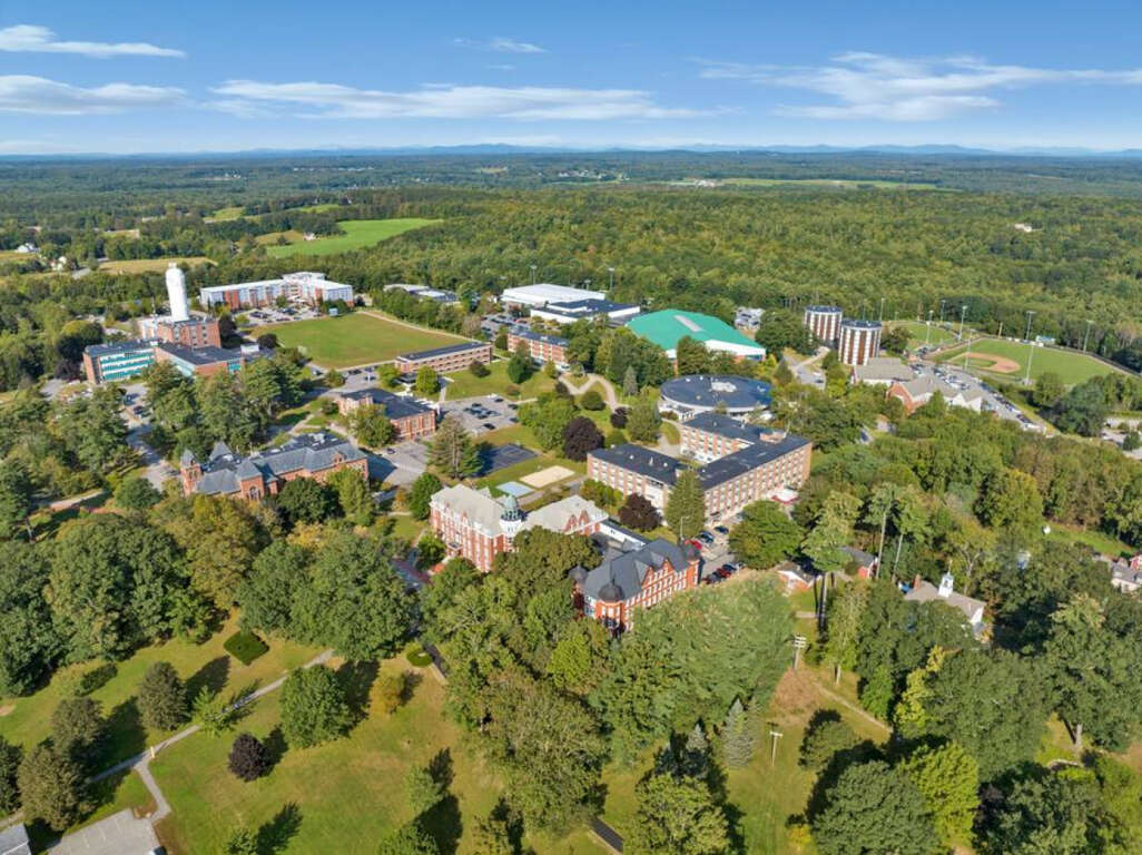 Clean 1BD Apartment in Gorham, ME Perfect Stay for 2 Guests Find