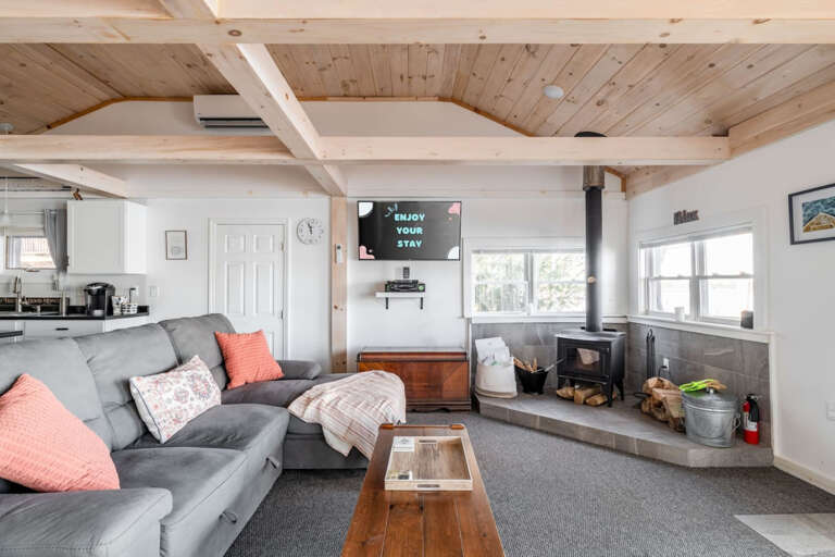 Cozy Cabin Escape Waterfront Charm & Sunsets 2 Bedrooms Sleeps 6