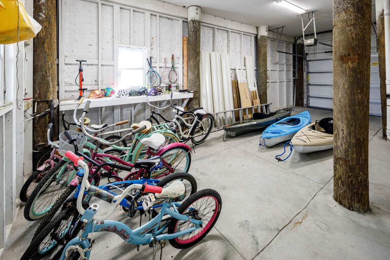 Bikes and kayaks for guests