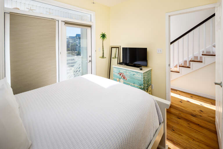 First guest room with queen size bed and TV (First level of home)