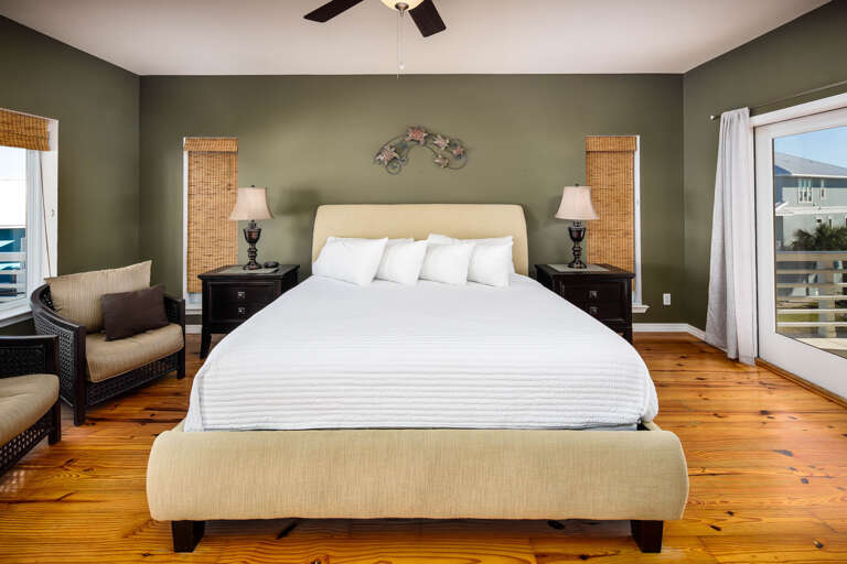Master bedroom with king size bed (Second level of home) Master bedroom with king size bed (Second level of home)