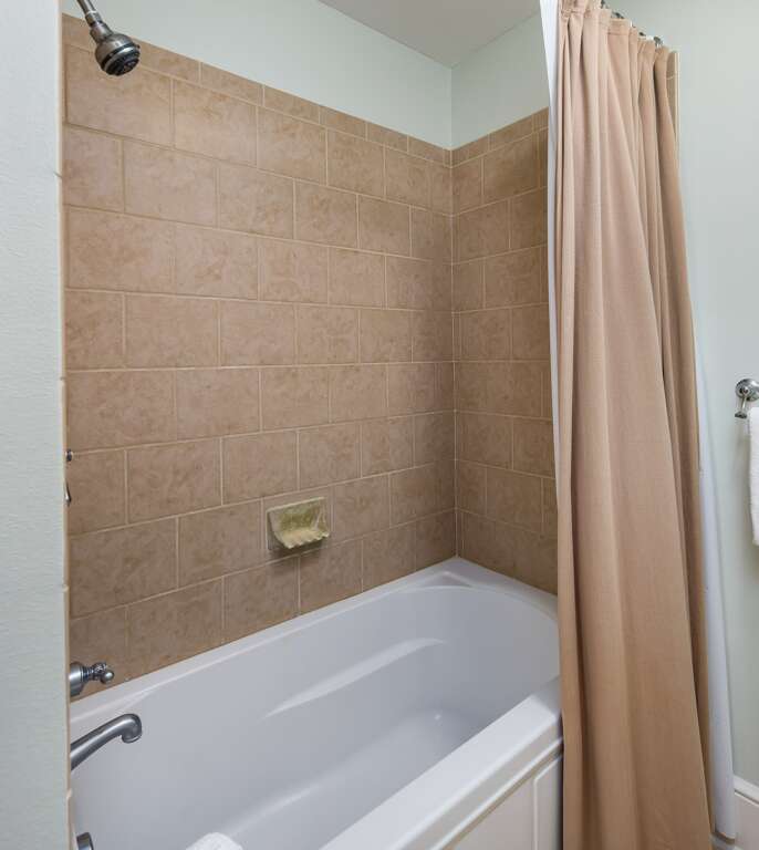 Second bathroom with shower/tub combo Second bathroom with shower/tub combo