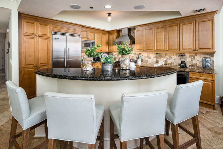 Kitchen and breakfast bar Kitchen and breakfast bar