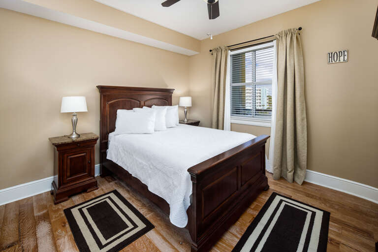 Second bedroom with queen size bed and bathroom