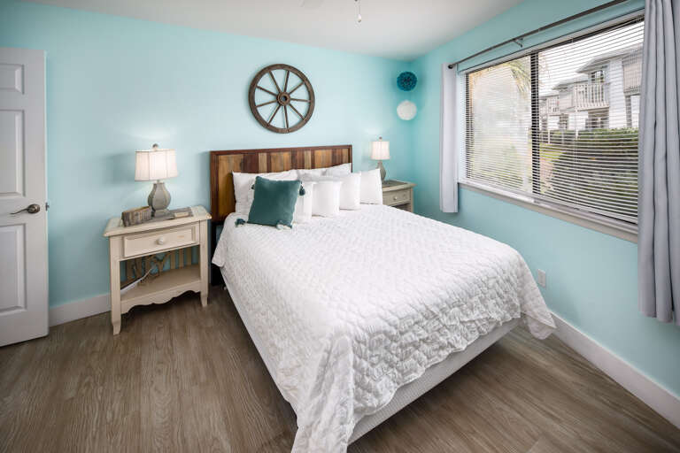 Master bedroom with queen size bed