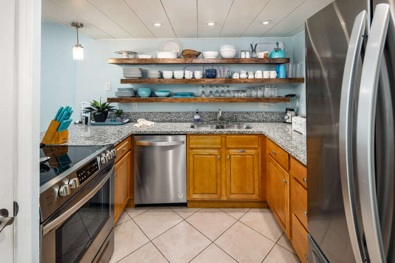 Fully Stocked kitchen