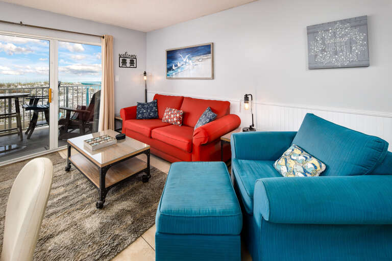 Living room with queen size sleeper sofa Living room with queen size sleeper sofa