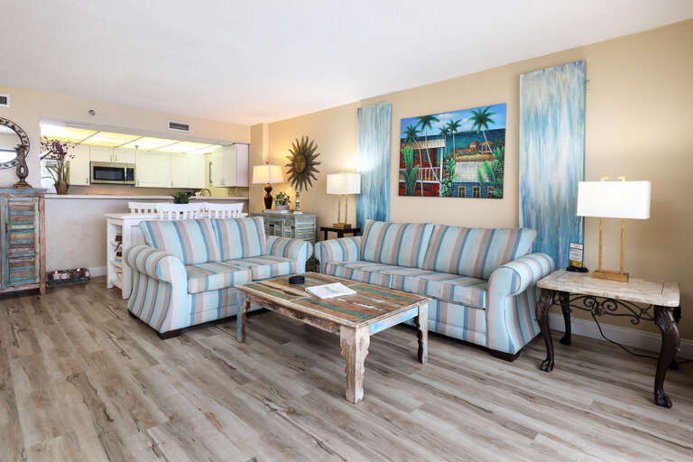 Living room with queen size sleeper sofa