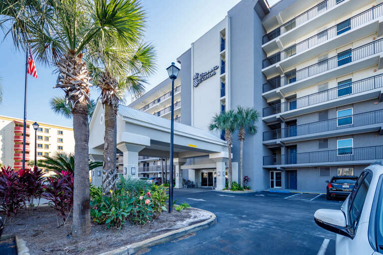 Island Echos front entrance