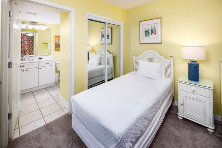 Third bedroom with twin beds