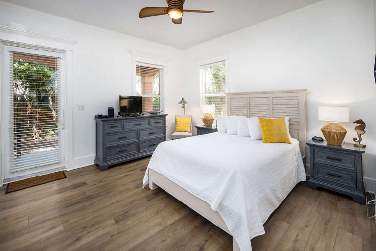 First floor bedroom with queen size bed First floor bedroom with queen size bed