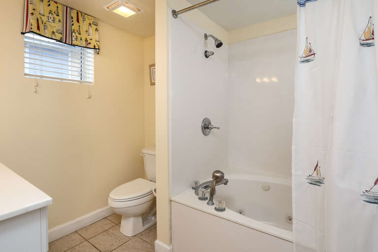 Second bathroom with tub/shower combo and jacuzzi jets