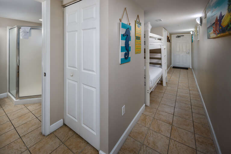 Bunk cove in the hallway