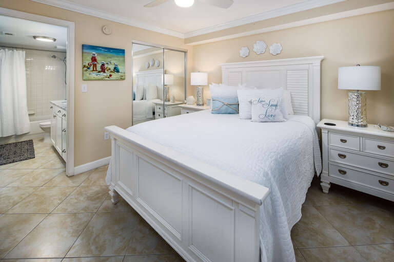 2nd Guest Bedroom features a Queen Size Bed 2nd Guest Bedroom features a Queen Size Bed