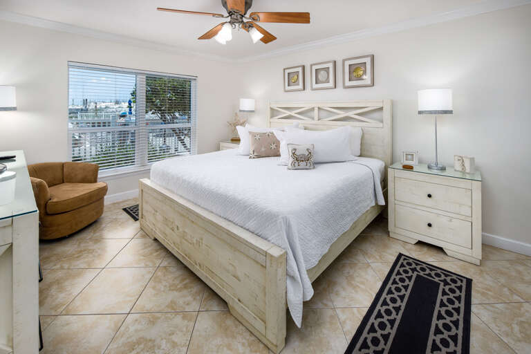 King Bedroom features Southern Exposure King Bedroom features Southern Exposure