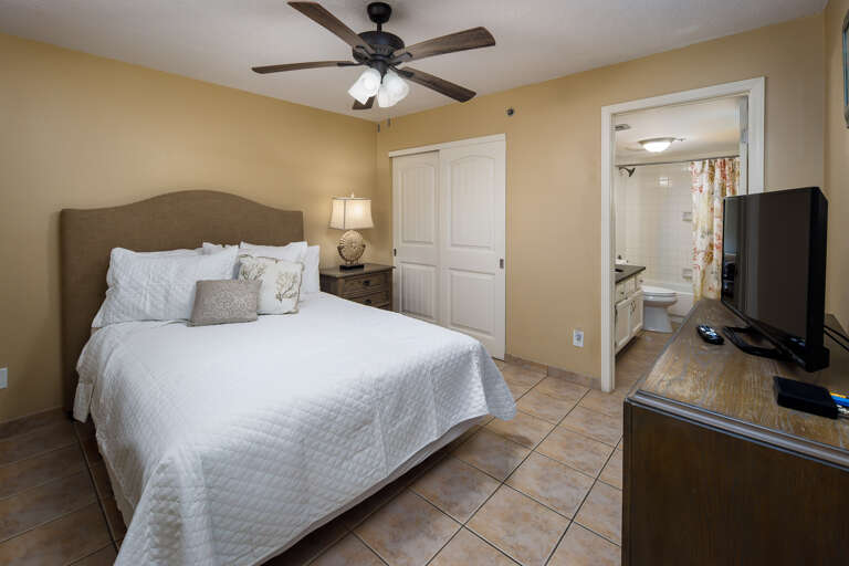 The guest bedroom as a large closest and access to the guest bathroom