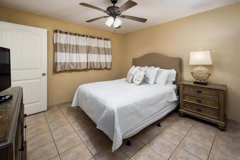 Relax after a long day at the beach in the guest bedroom