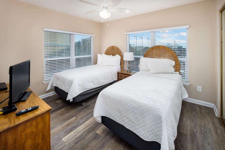 Enjoy the large windows while relaxing in bed Enjoy the large windows while relaxing in bed