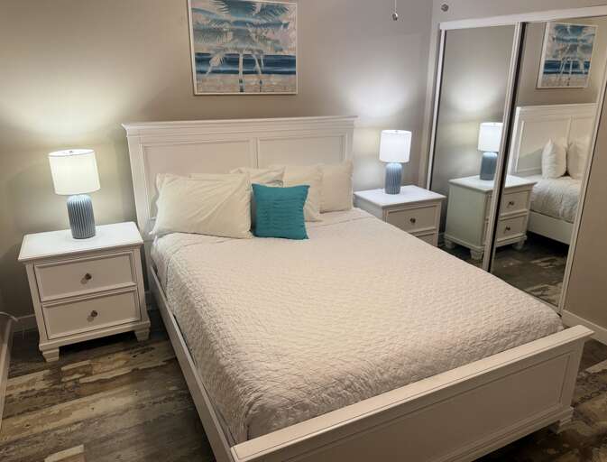 Second bedroom with a queen size bed