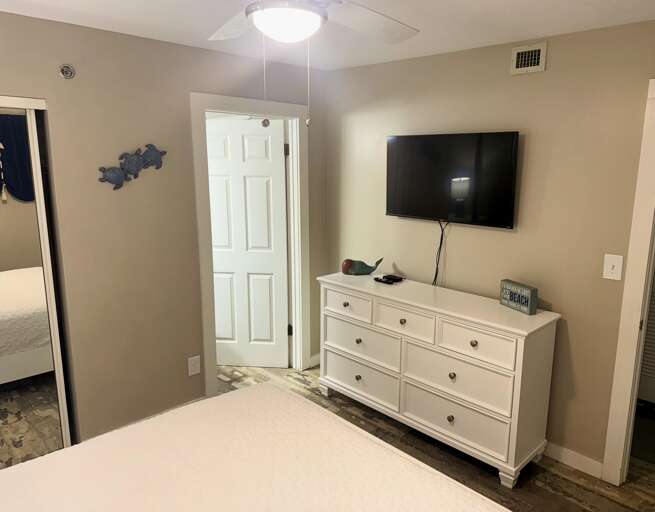 Second bedroom with TV and bathroom access