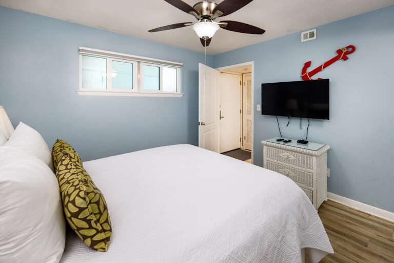 Second bedroom with TV