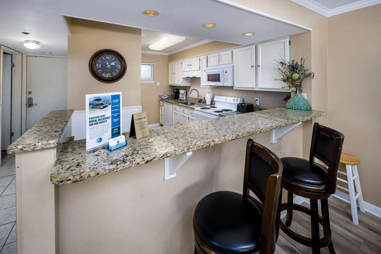 Kitchen with breakfast bar