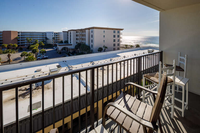 Enjoy time with your family on the private balcony Enjoy time with your family on the private balcony