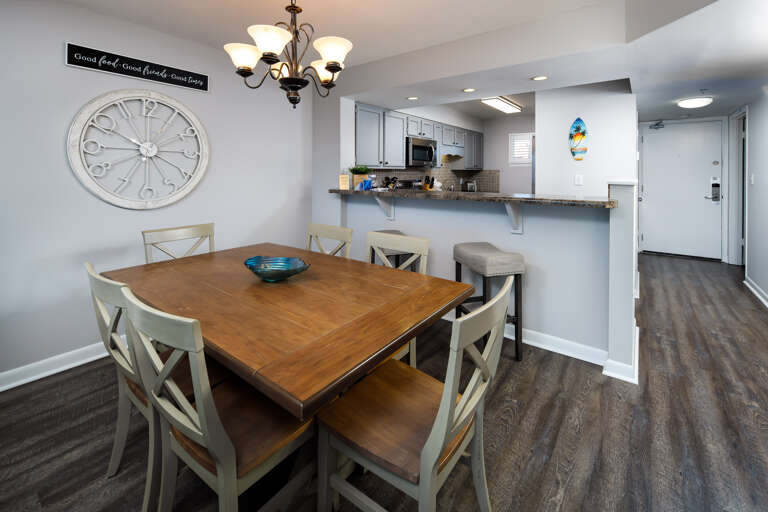 Plenty of seating for the whole family to enjoy a meal together Plenty of seating for the whole family to enjoy a meal together