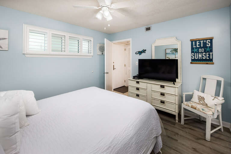 Second bedroom with TV