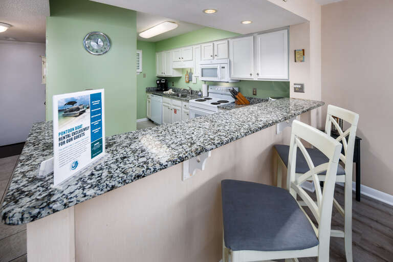 Kitchen with breakfast bar