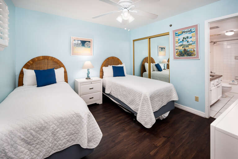 Guest room hosts twin beds