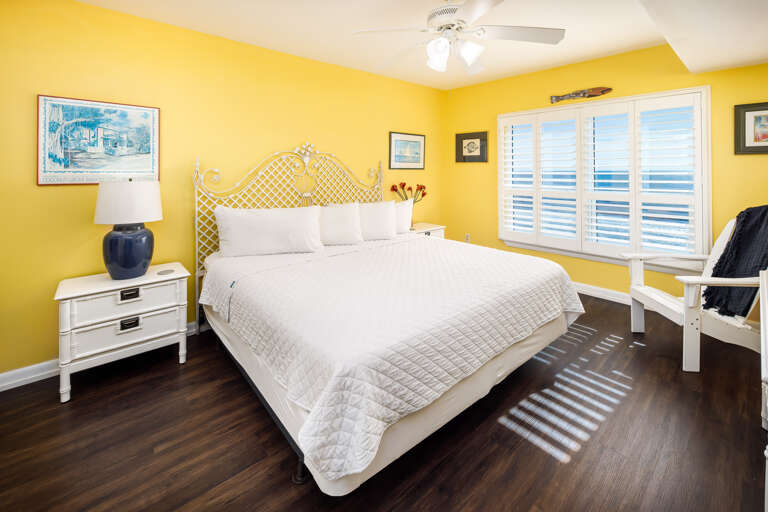 Master Hosts King Bed