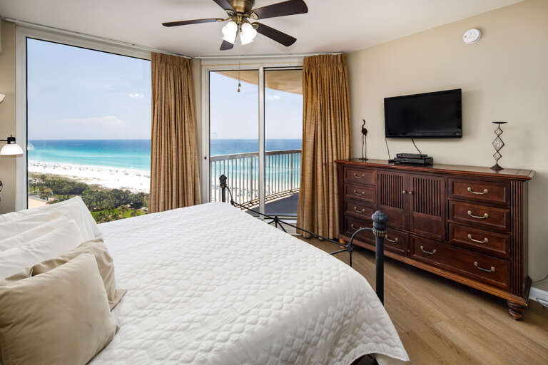 Second bedroom with beach views and balcony access